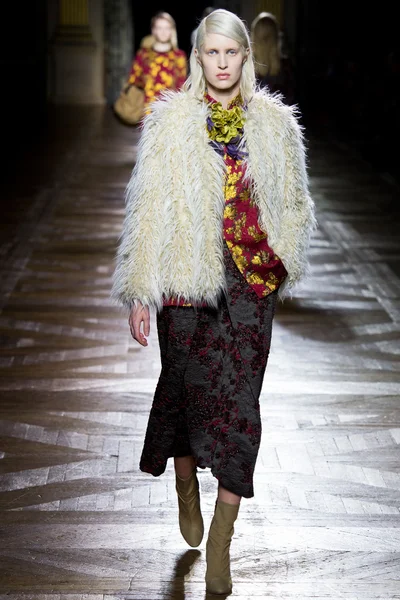 Look 4